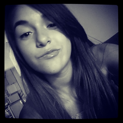 É nossa alma,é nossa vida,sou uma entre muitas... sofro faço festa,canto,rejuvenesço.Revivo todos os sentimentos em apenas uma musica...SOU UMA BAILARINA♥