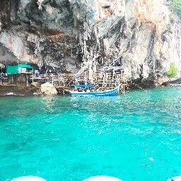 kintamani70's profile picture. the first one like gravity_the last one acompanies to die 
Love choose its own way_lead you to the left or right