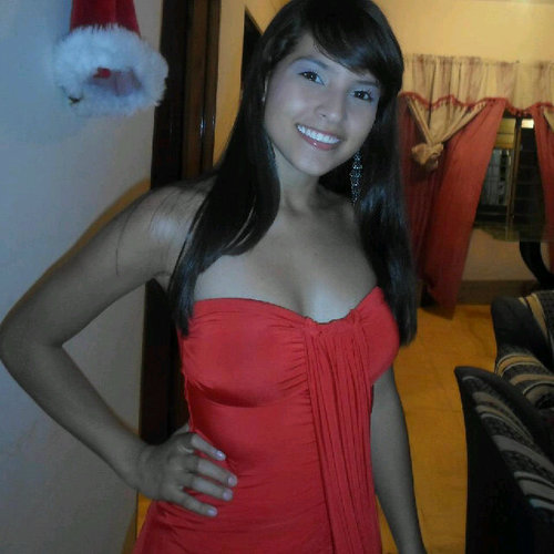 Jullyr_28's profile picture. 