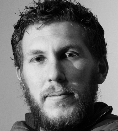 Comunicador Audiovisual de profesión, corresponsal en Lima de @cgtnamerica, guitarrista de @alhambrehc e hincha de @universitario