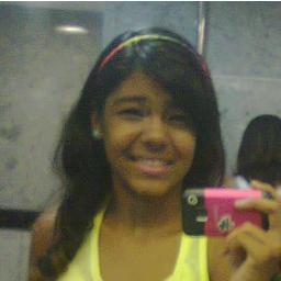 # Faço caretas , Falo muito , Rio á toa , Sou esquisita , Sou irritante , Sou exagerada , Sou assim e naum mudaria por nada . '-'