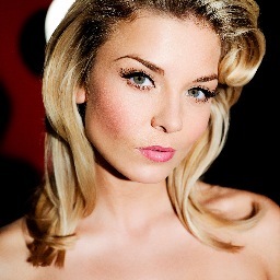 makeupbynickiet's profile picture. Im a Freelance MAC make up artist and hair extension  specialist based in central London. I specialise in the new ultrasonic technique and micro rings.