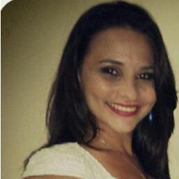 Estou namorando a vida, casado com a felicidade, sou amante da alegria, divorciado da tristeza e de vez em quando dou pegas na loucura...:D