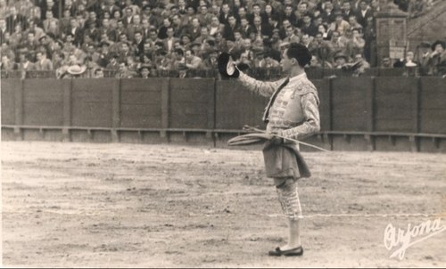 Helping startups to develop business in Spain / rugby, Tennis, Pádel, Golf and rock and roll. Proud of my father (in the picture)