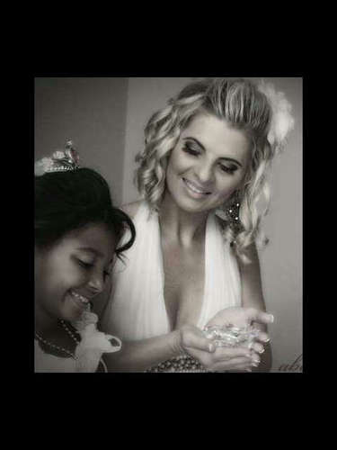 HR Manager @ De Beers, Mother of 3 awesome girls, Jesus freak, Friend to many, Fun loving.