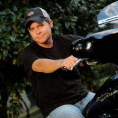 I'm country singer/songwriter raised in Ontario, Canada pursuing my dreams in Nashville, TN.