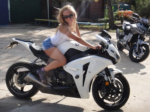 len906090's profile picture. 90/60/90;
рост-159;
вес-47;
глаза голубые;
блондинка.