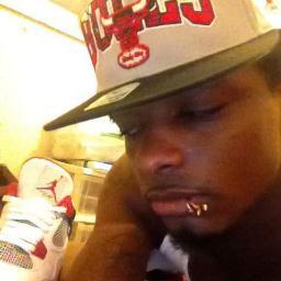 Artist/director/producer just puttin on for my team ILLOGIC PRODUCTIONS 
FOLLOW MY TWITTER @KidpricetagLK
http://t.co/iW0LNqrA8W
Facebook.con/poetrysaved