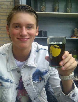 'S avonds een vent, 's ochtends absent        280525AA