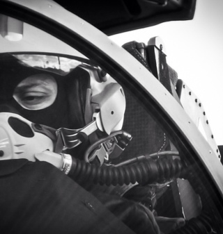 French fighter on board. Déteste l'arrogance, l'injustice et les belliqueux qui mentent et agressent sur Twitter.