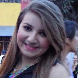 Na vida é necessario cair,levantar,amar,sofrer,sorrir,chorar,perdoar,sonhar e seguir o nosso caminho sem olhar pra trás.!