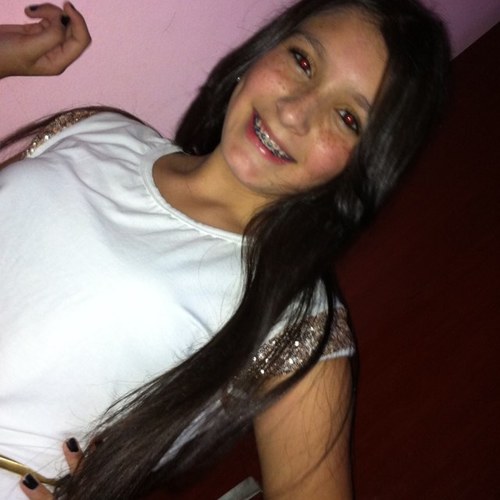 Sou uma menina meiga, divertida, e muito  feliz ..