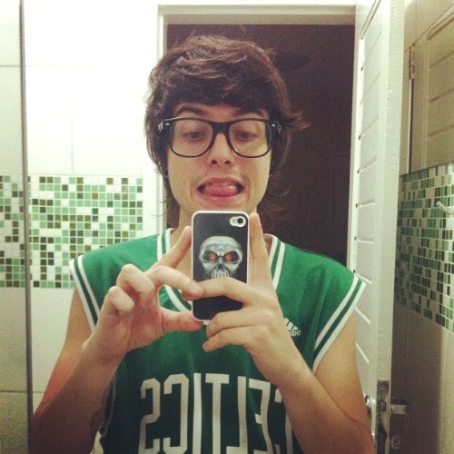 Fã Clube criado para a melhor banda do Mundo, @rockrestart s2. Desde: 9 de julho de 2011 ! Dona: Milena! Sara, Lolocona e Kim, s2 Nath, minha diva, te amo ♥