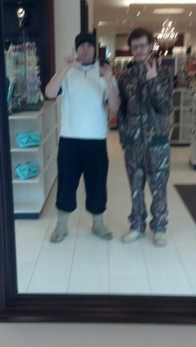 i am 18 years old I like to Hunt for Deer,Play Xbox, and shoot guns.