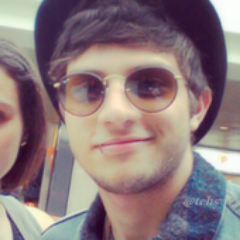 a distância não é nada , quando o amor é tudo @ChayLeao ♥