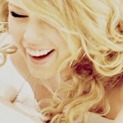 Oh look i just gave you a free follow! Follow @MyChoiceIsTay13 ask for a follow back. Love you x