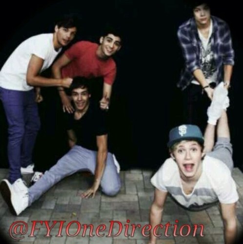 Updates | HQ Pictures | Videos | Imagines | And all things 1D! Christine, Cassie & Gabriella :) Co-Owner Application: http://t.co/uP53K92ohV