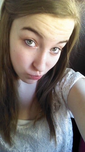 Volleyball+basketball+soccer=MY LIFE!!!
 Music=passion
 and friends= my world!!!! Lolol love ya3
13 years young!!!