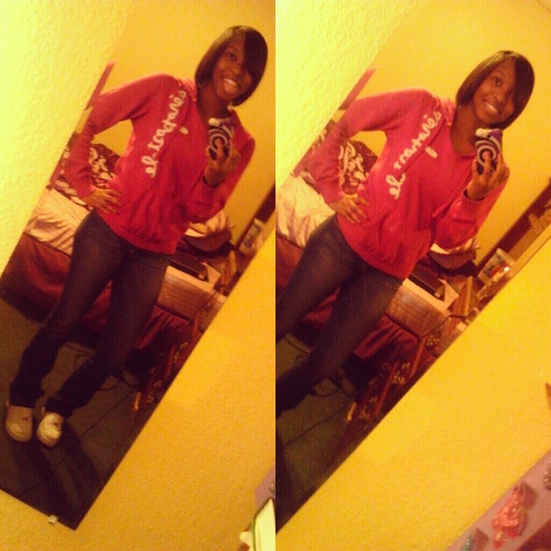I AM THE MOST OUTGOING GIRL YOU COULD EVERR MEET living life(: follow me if you like to have funn TWITCHES(: #TeamAllSports #ChildOfGod
