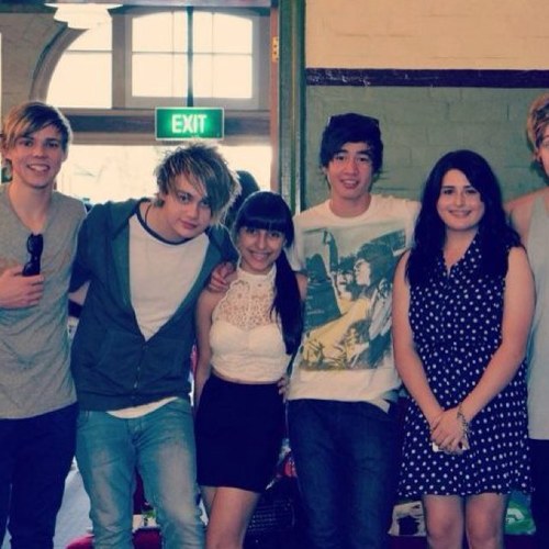 I have a love so strong for dem boys in dat band called 5sos • MY BACKUP TWITTER FOR WHEN IM ON LIMIT •