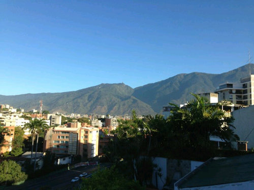 valenpon's profile picture. 