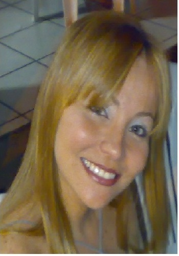 Administradora de Empresas, Teóloga, apaixonada por Jesus - o Amado de minha alma e  mãe coruja.