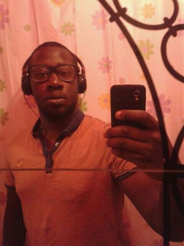 Follow i follow back!! Chelsea f.c till i die!!!!! #TeamFollowBack  kik - routeledge1986 add me up people!!!