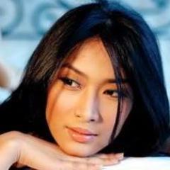 Follow @GosipHotGosip dan dapatkan informasi, foto hot dan gosip artis idola anda langsung melalui twitter.