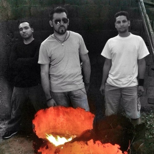 Alterheavy - @escalantemanu (Guit&Voz) / @ignaciojosep (Bajo&Coros) / @wilfredojsr (Bateria) - Rock y mas nada..