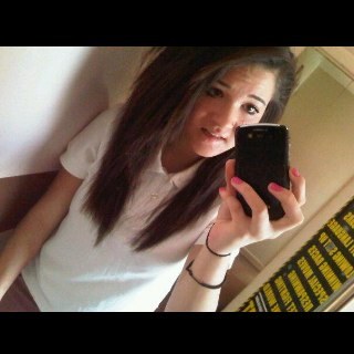 okay,basically im courtney. i love justin bieber and id do anything to meet him:D hes beautiful:*