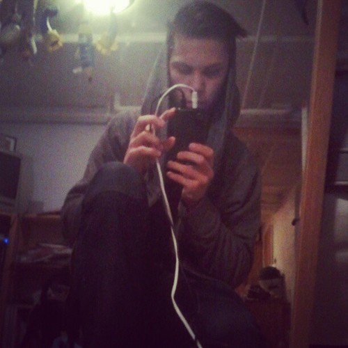 powerlink123z's profile picture. Доллар в очередной раз устоит, а рубль в который раз грохнется.