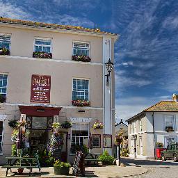 Great Cornish pub run by the same family for over 100 years. Excellent food and 4 star guest accommodation available all year round.