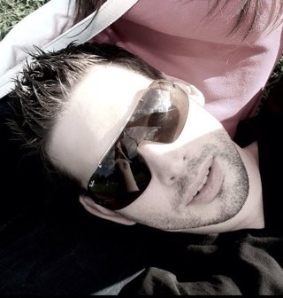 thisisviktor's profile picture. ich bin cca. 72% Wasser.