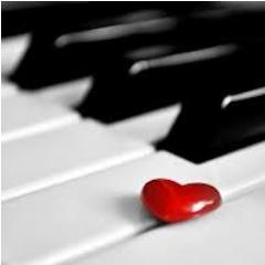Arquitecta; Diseñadora Gráfica y Web; Linarense de nacimiento y de corazón;Amante de la música y pianista de profesión; Recuerda--Fuerza, Coraje y Valor.