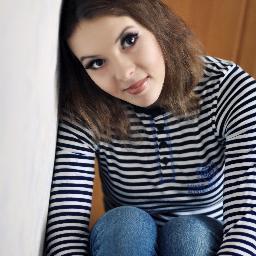 Я, прежде всего, мама! И это здорово! Еще я - творческий человек! И живу творчеством! Преподаю вокал и китайский язык!