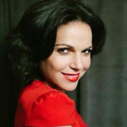 Regina_SQ's profile picture. La reina malvada. Alcaldesa de Storybrooke. Pero sobretodo madre Especialmente interesada en Emma Swan. #SwanQueen