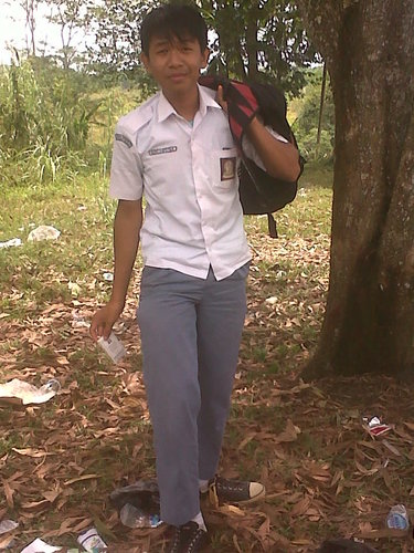 Rino Saputra  Alumni    _SMA.N 2   _   SHS (grade.3) science       follow me, and i will follback u...! ;)its just mention