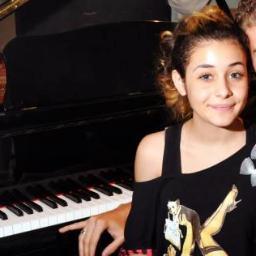 @Michely_Manuely DEUS te abençõe!!! http://t.co/yYKAU8cOnh Sou FC' S de Michely 3/10/2011 Sou #MichelytaPraSempre