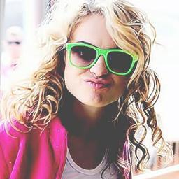 Com 7 bilhões no mundo, Eu fui escolher vcs,vcs mudaram minha vida @Lua_Blanco @Aguiarthur @sophiaabrahao @MicaelBorges_ @melfronckowiak @ChayLeao