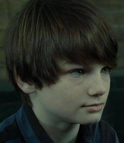 Mago, alumno de Hogwarts, hijo de Harry Potter y Ginny Weasley, hermano de  James Sirius Potter y Lily Luna Potter.