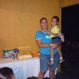 una madre bendecida por dios, con una hija hermosa y preciosa.