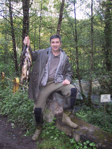 Me gusta mi familia.  Con raíces en Lalín e Incio.
Mi debilidad el Breogán. 
  Las truchas .....🐟🐟  se están escapando.