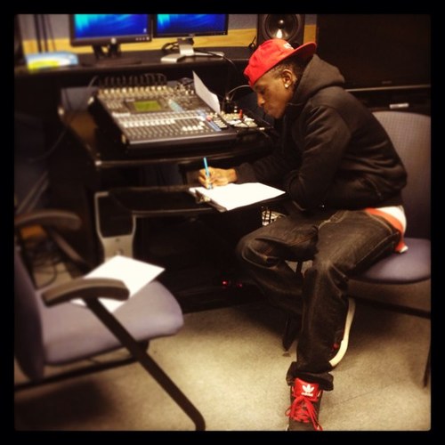 UNSIGNED YOUNG UP AND COMING ARTISTS
