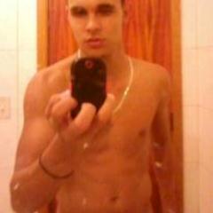 - intαõ .. o Giovαnni é MEU αmor & só meu ok ?. se αlguem tentαr entrαr no meu cαminho estα fudido (:
