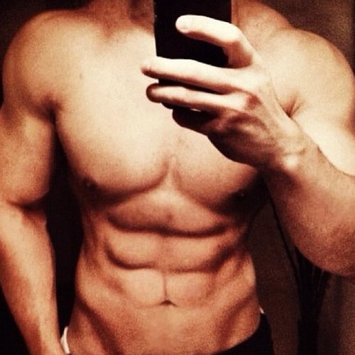I occasionally model, watch Scooby Doo, and cheer for my Huskies. Sorry ladies, I'm in a relationship with my gym. Kik: gymratgent #FitFam #TeamFollowBack