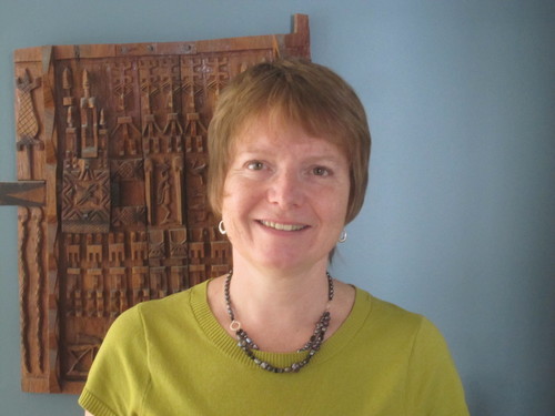 Librarian, writer, artist, lover of architecture, nature, great cities and sailing.