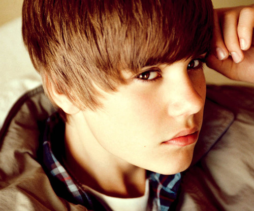 love justin bieber33 am 16 years old and i'am from hollywood
