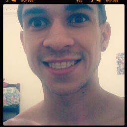 Calmo,De bem com a vida, engraçado, feliz,Pisciano, violão, Música, Azul & Sonhador ;D Follow-me!