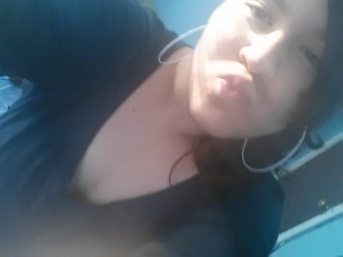 Ma name lisa aka Lizzmarie aka elmo Fmoi They_call_her_elmo Add me on fb elmo badd forreall Im single Hmu