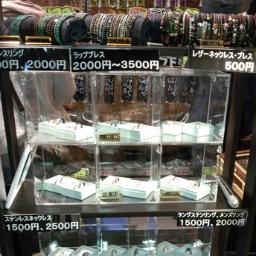 ペアアクセサリーを中心としたバイヤーをしています。
アクセサリーの紹介を中心にツイートしていきます。